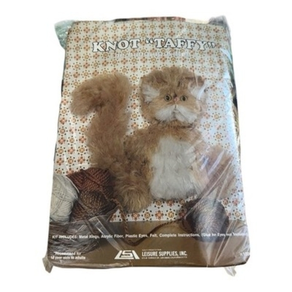 leisure supplies Other - Leisure Supplies Nifty Fuzzy Macrame Kit 1004 Knot Taffy Hung Up Kitten NIP